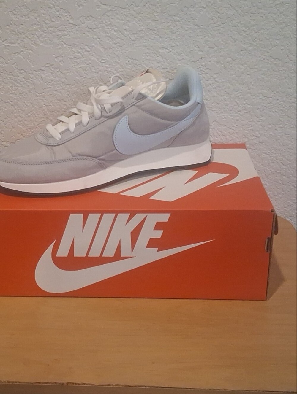 Nike Men’s Light Gray and White Retro Runner Sneakers